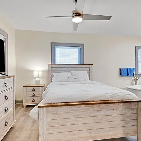 Charming 2 Bedroom House!